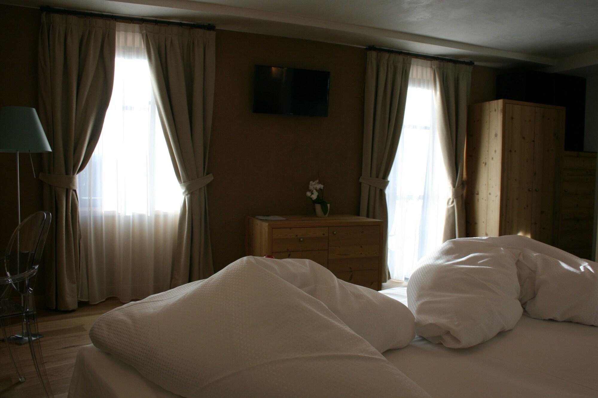 Hotel Orso Grigio Cavalese Buitenkant foto