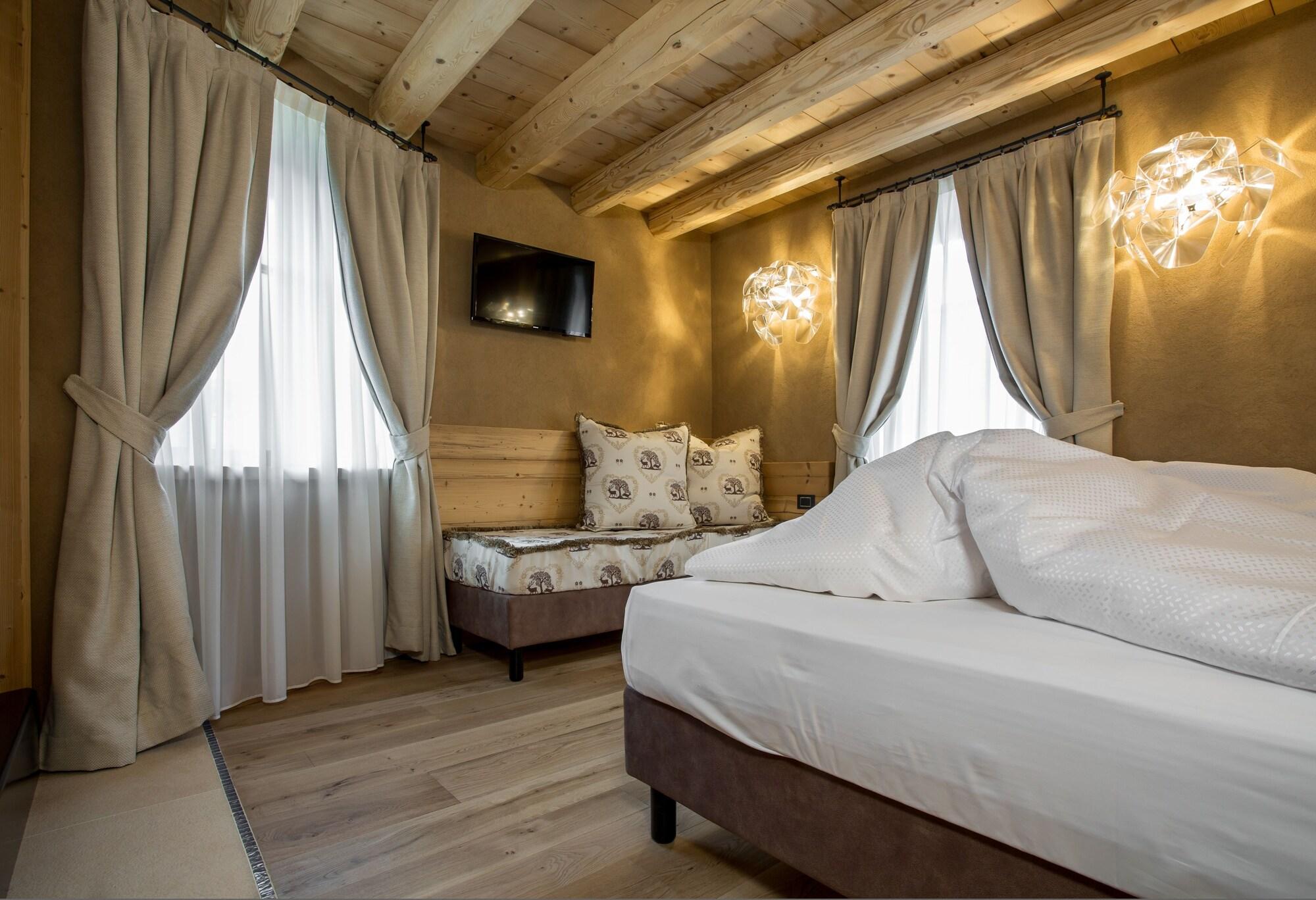 Hotel Orso Grigio Cavalese Buitenkant foto