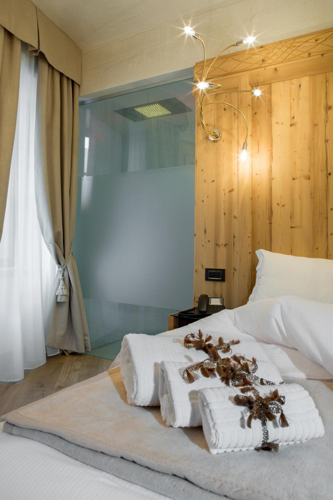 Hotel Orso Grigio Cavalese Buitenkant foto